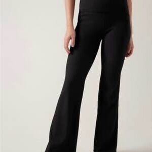 Athleta /// Women’s Salutation Stash Rib Flares - Size XS